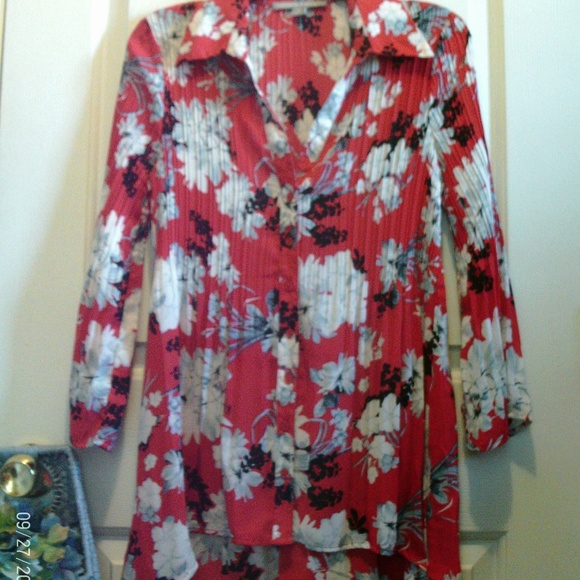 Valerie Stevens Tops - Valerie Stevens button down top. Size M